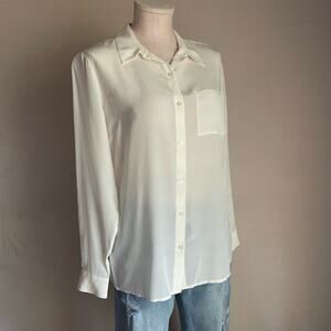 Silk Ivory Worthington Button down Top. Size Med. EUC.